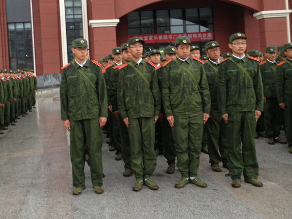 2013年軍訓風采之事蹟篇--雨中軍訓-材料科學與工程學院